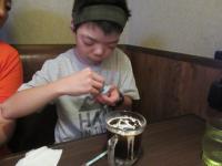 食後の一杯は甘～くしたコーヒーです。