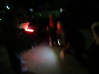 足下を照らしながら避難します。